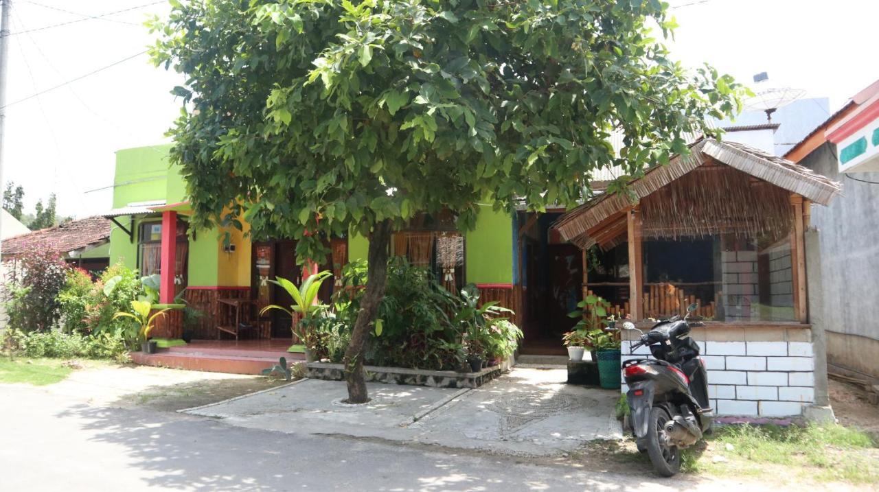Owl Hostel Ilhas Karimunjava Exterior foto