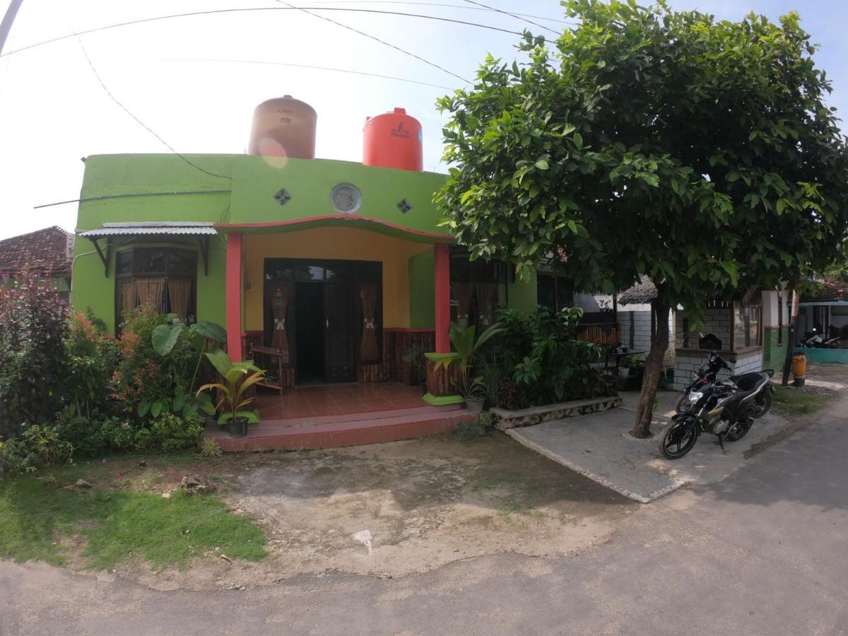 Owl Hostel Ilhas Karimunjava Exterior foto