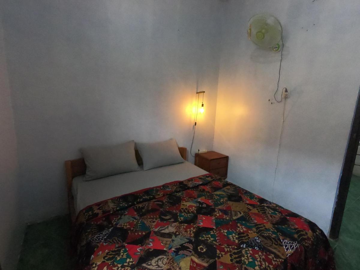 Owl Hostel Ilhas Karimunjava Exterior foto