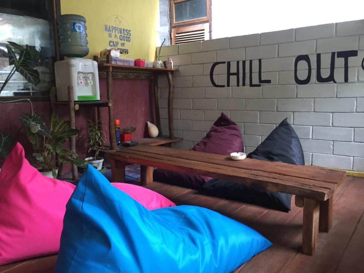 Owl Hostel Ilhas Karimunjava Exterior foto