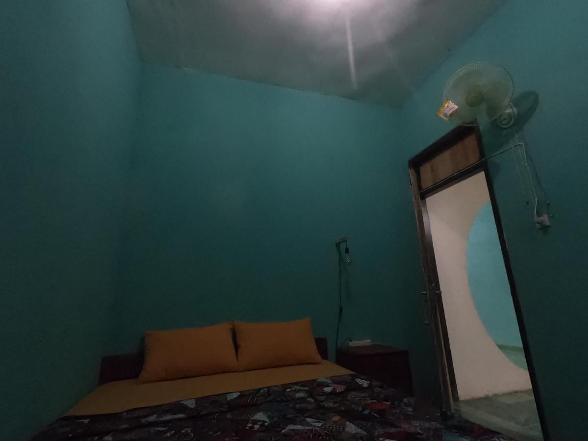 Owl Hostel Ilhas Karimunjava Exterior foto