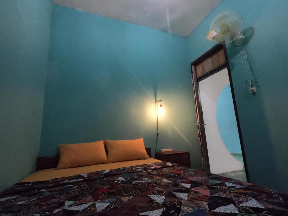 Owl Hostel Ilhas Karimunjava Exterior foto