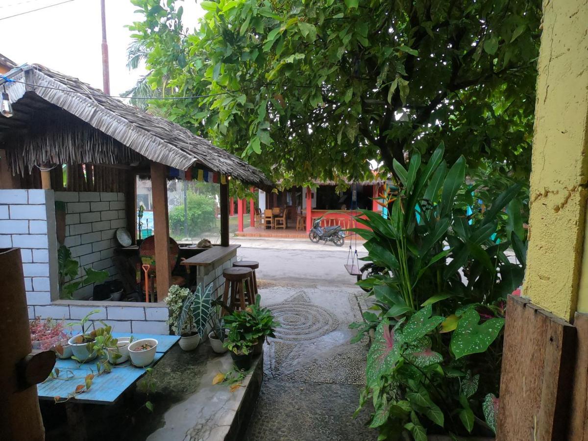 Owl Hostel Ilhas Karimunjava Exterior foto