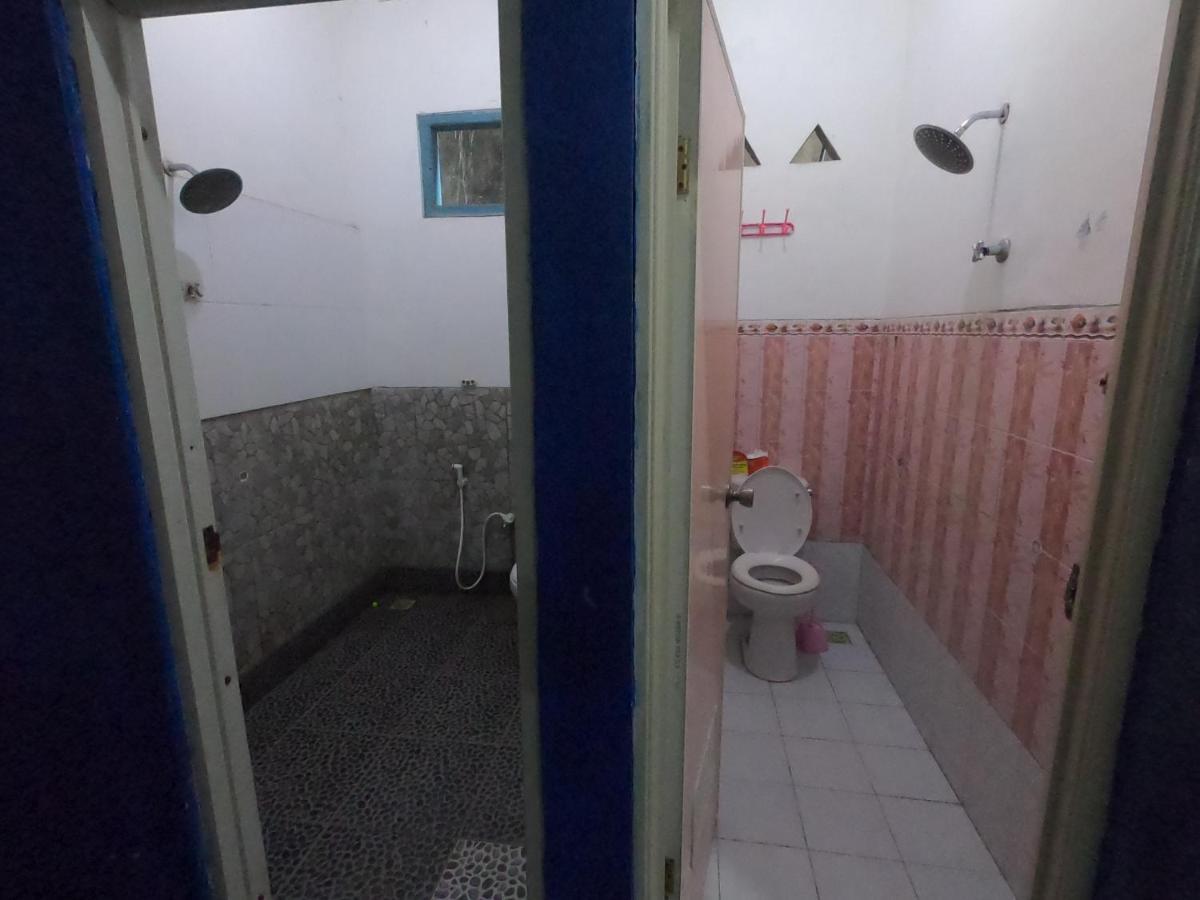 Owl Hostel Ilhas Karimunjava Exterior foto