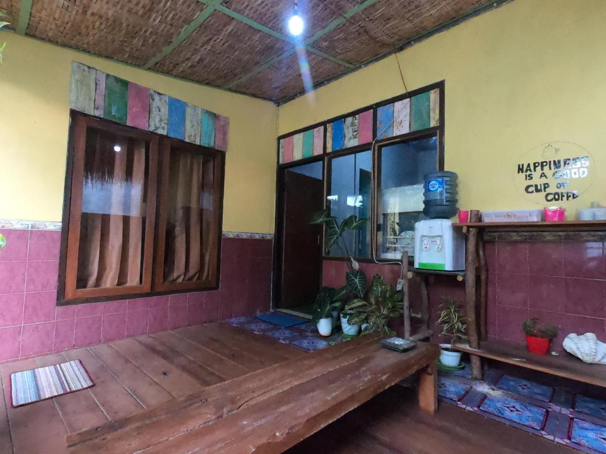 Owl Hostel Ilhas Karimunjava Exterior foto