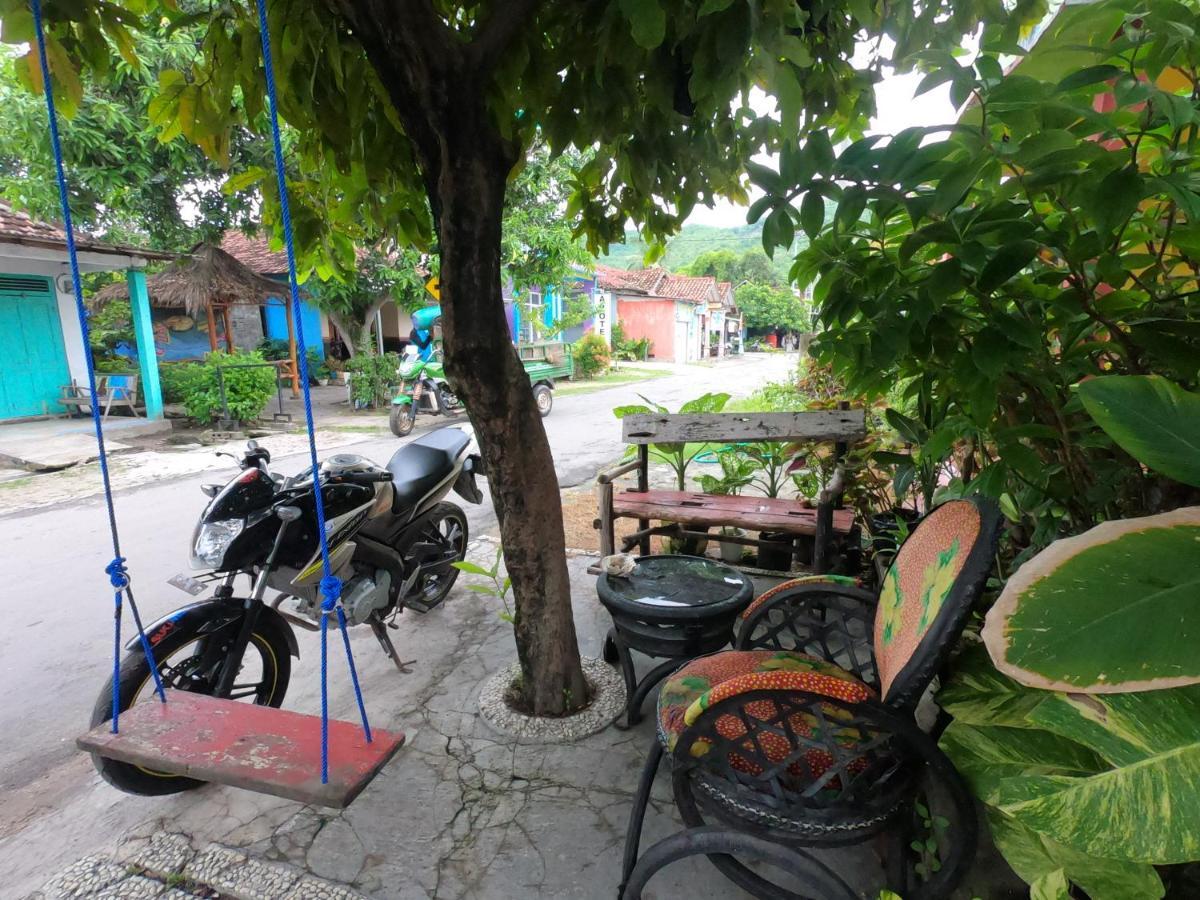 Owl Hostel Ilhas Karimunjava Exterior foto
